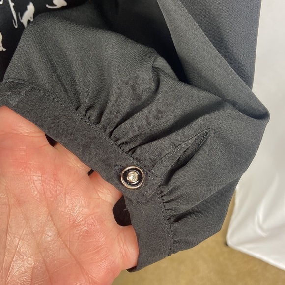 BonWorth Long Sleeve Button Down Cat Print Blouse with V Cutout - Picture 4 of 7